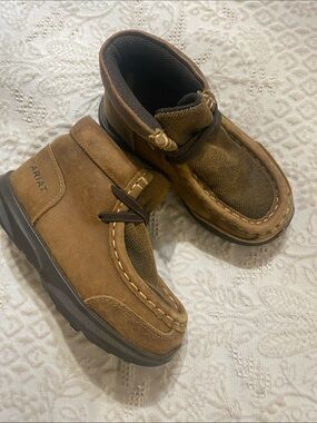 Ariat Kids Brown Suede Moccasin-Style Shoe sz6